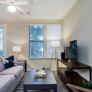 Apartment Walk To Downtown Memphis!, Memphis